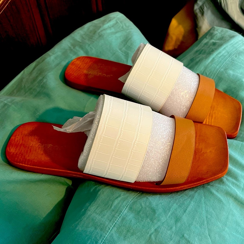 Brand new sandals!!